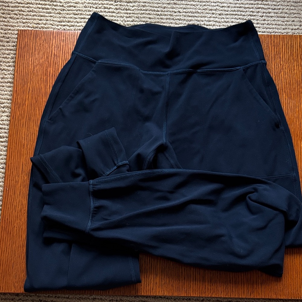 lululemon Align™ High-Rise Jogger. Yoga pants. Lounge wear. With pockets. Size 6 - Picture 3 of 12